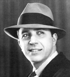 Gardel con su característico sombrero
